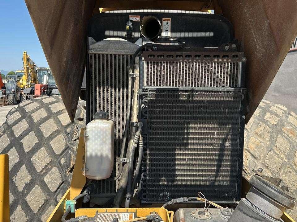 Caterpillar CS-533E Photo 10