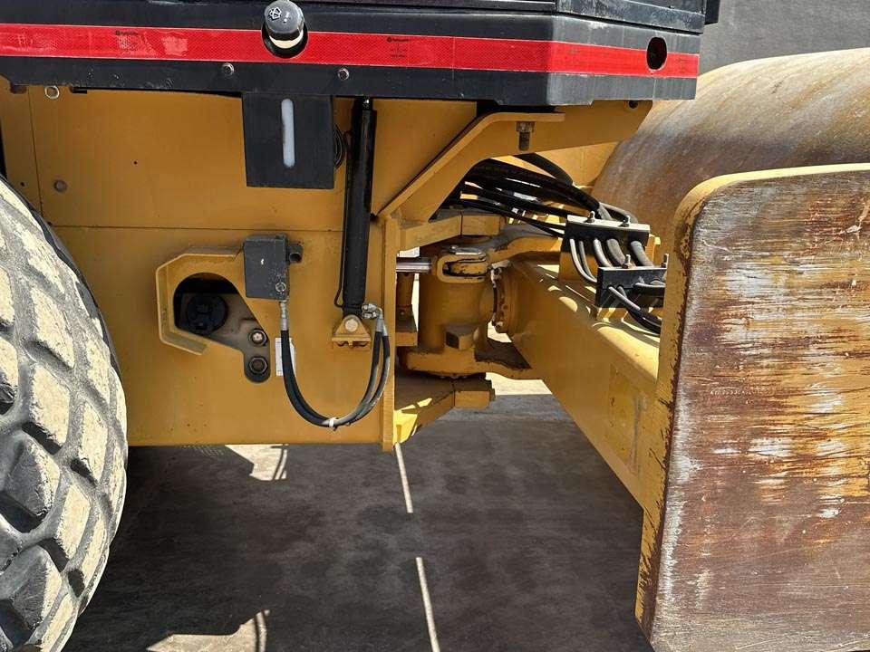 Caterpillar CS-533E Photo 6