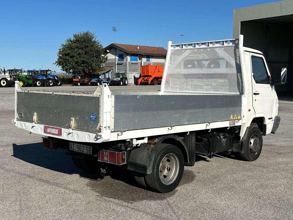 Nissan Trade 100 4x2 Photo 14