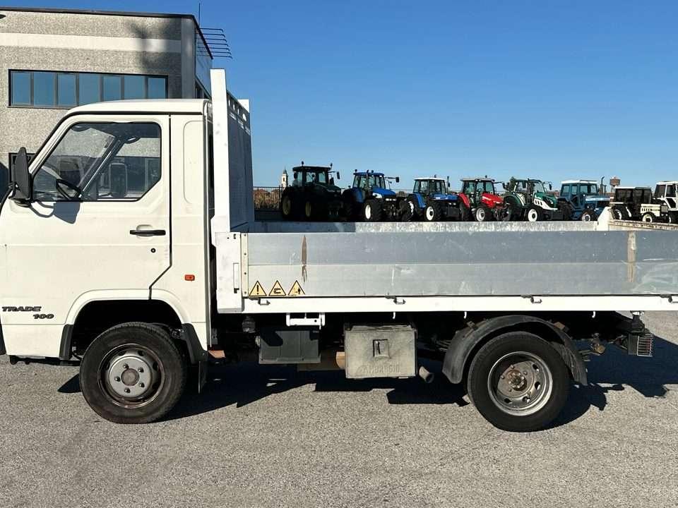 Nissan Trade 100 4x2 Photo 2