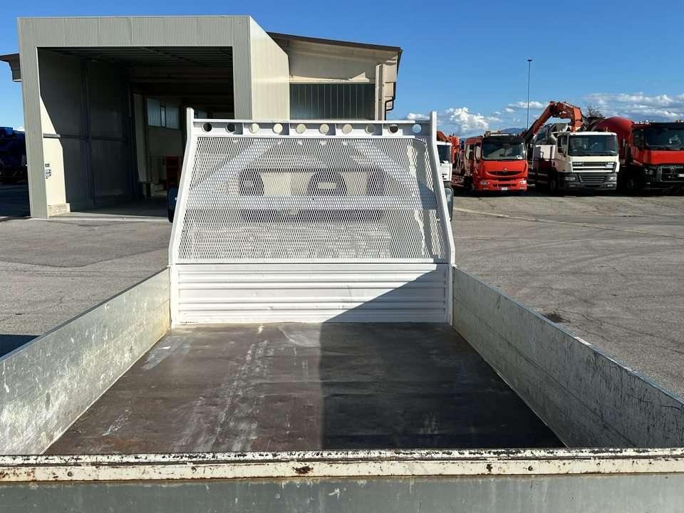 Nissan Trade 100 4x2 Photo 6
