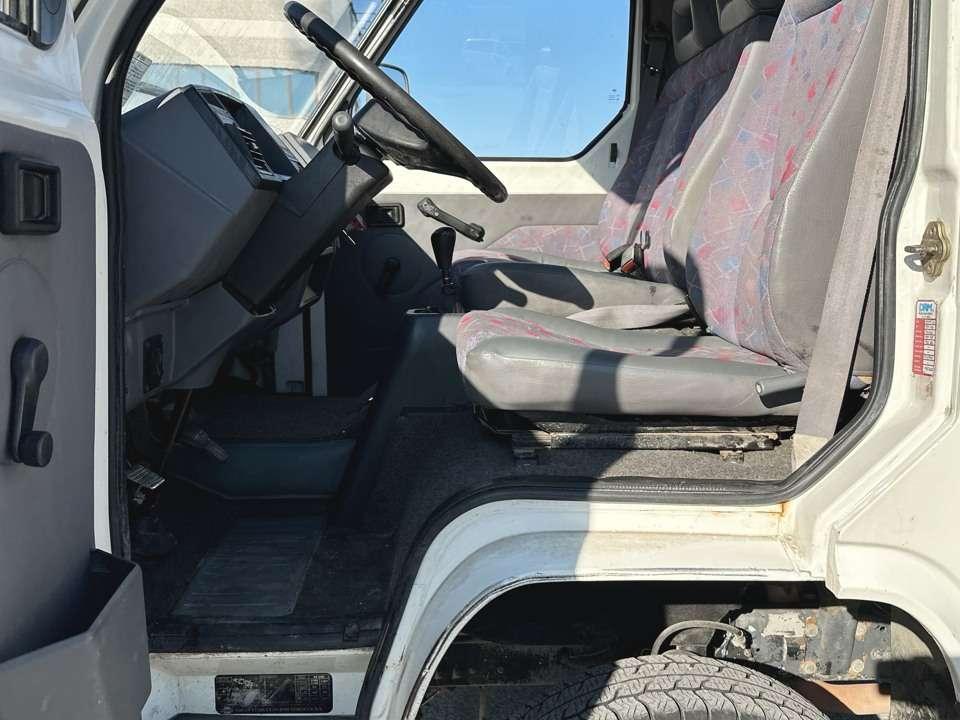 Nissan Trade 100 4x2 Photo 8