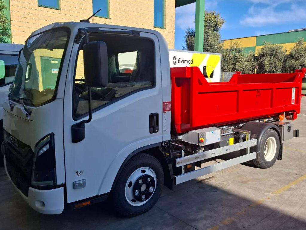 Isuzu M 29 Photo 1
