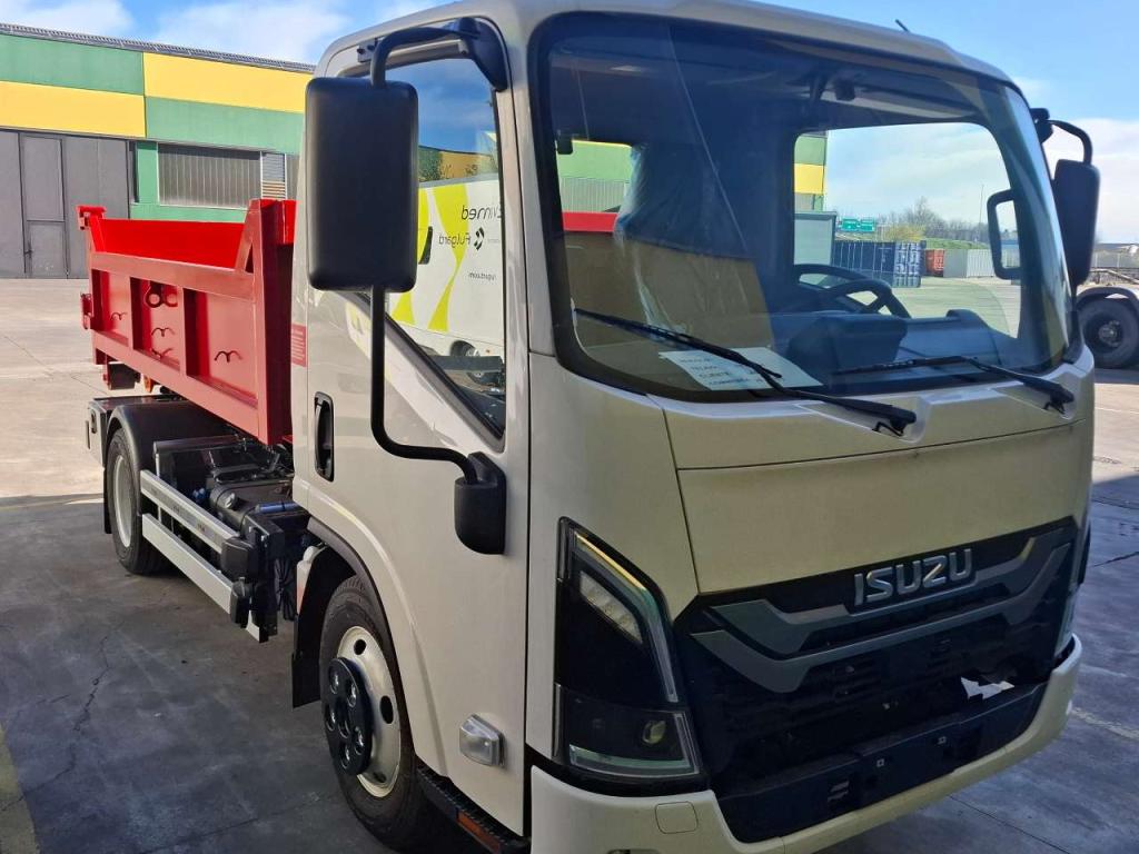 Isuzu M 29 Photo 12