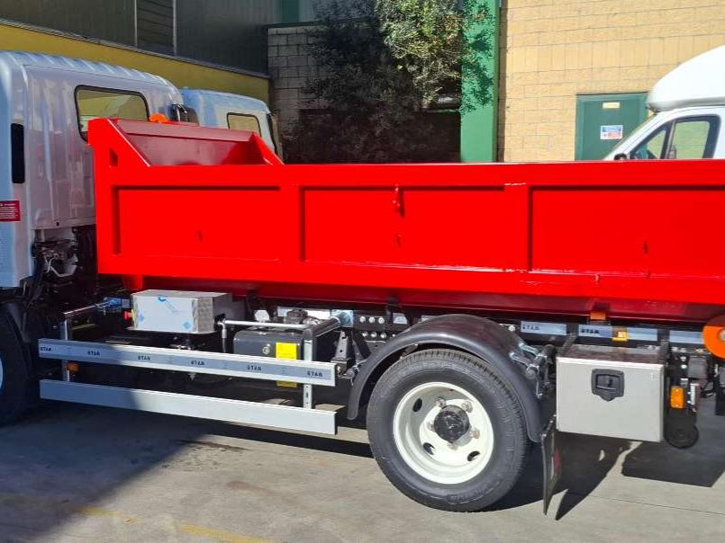 Isuzu M 29 Photo 2