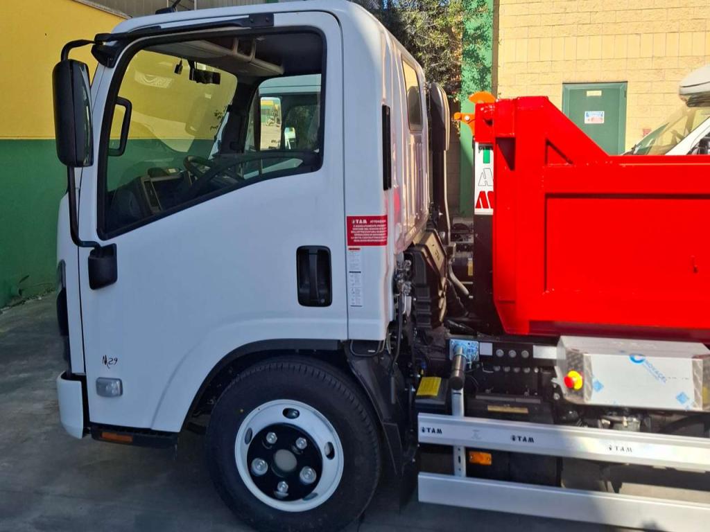 Isuzu M 29 Photo 3