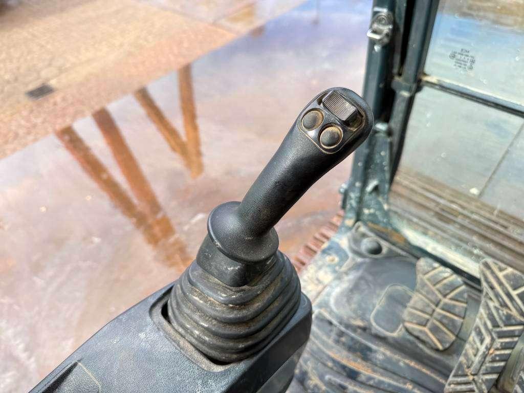 Hyundai HX220L - 360° Camera / Automatic Greasing Photo 9