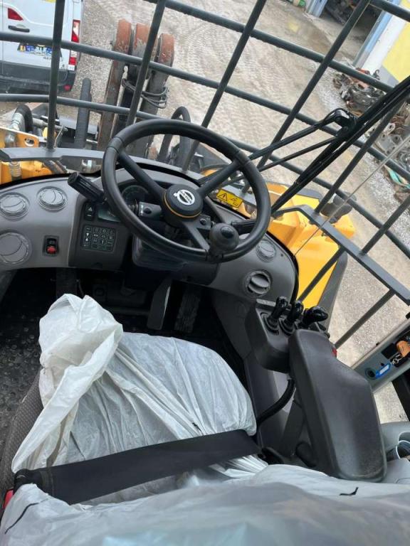 Volvo L220H Photo 15