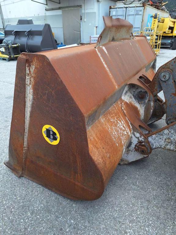 pin-on 2800 mm for Volvo L120F/G/H Loader bucket Photo 4