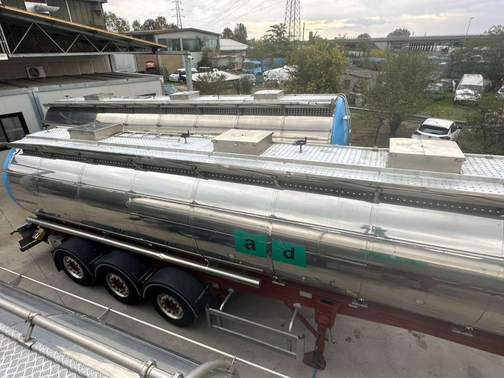 Menci Tank semi-trailer Photo 14