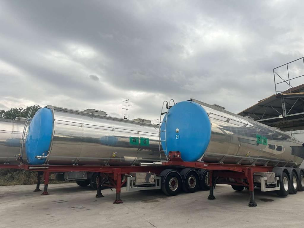 Menci Tank semi-trailer Photo 2