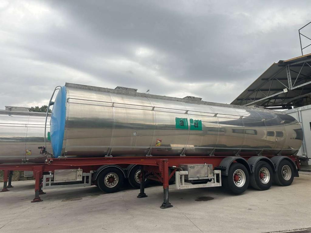 Menci Tank semi-trailer Photo 4
