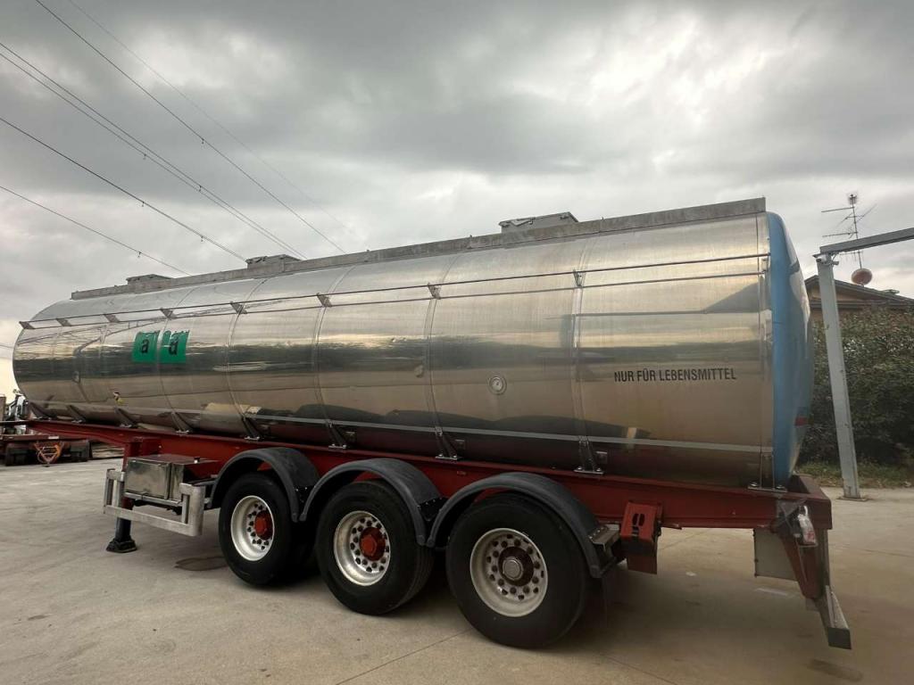 Menci Tank semi-trailer Photo 9
