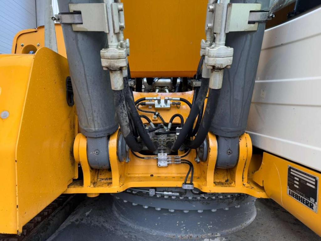 Liebherr R926 LC Photo 22