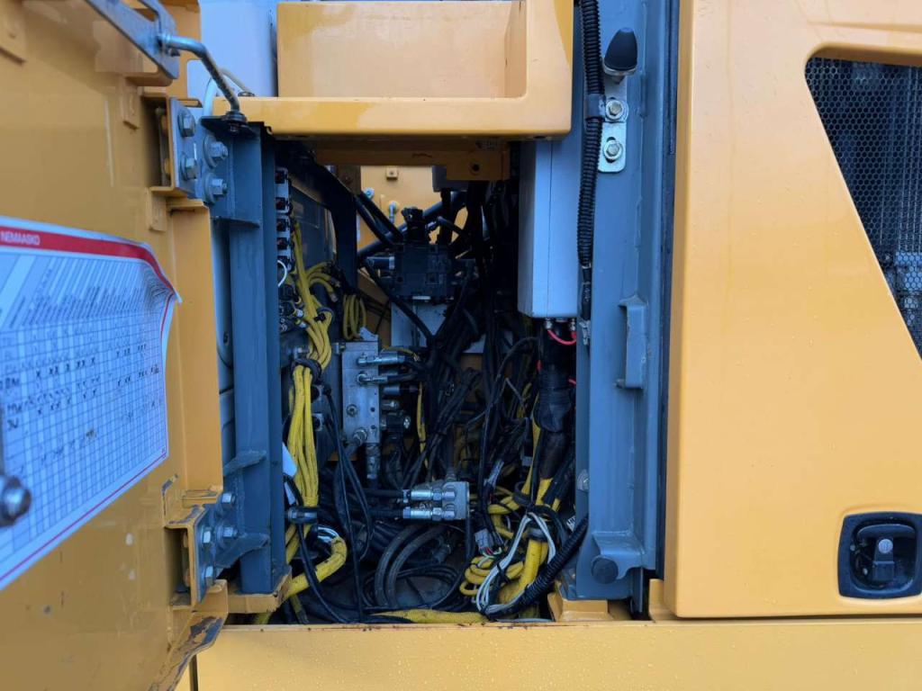 Liebherr R926 LC Photo 28