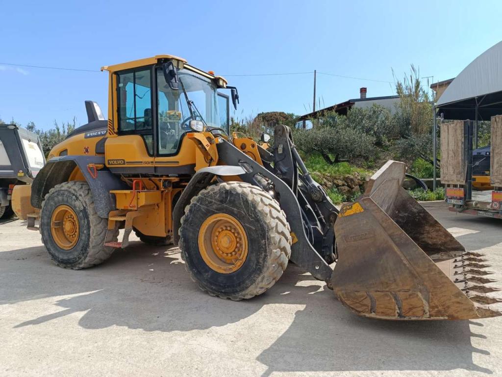 Volvo L90H Photo 2