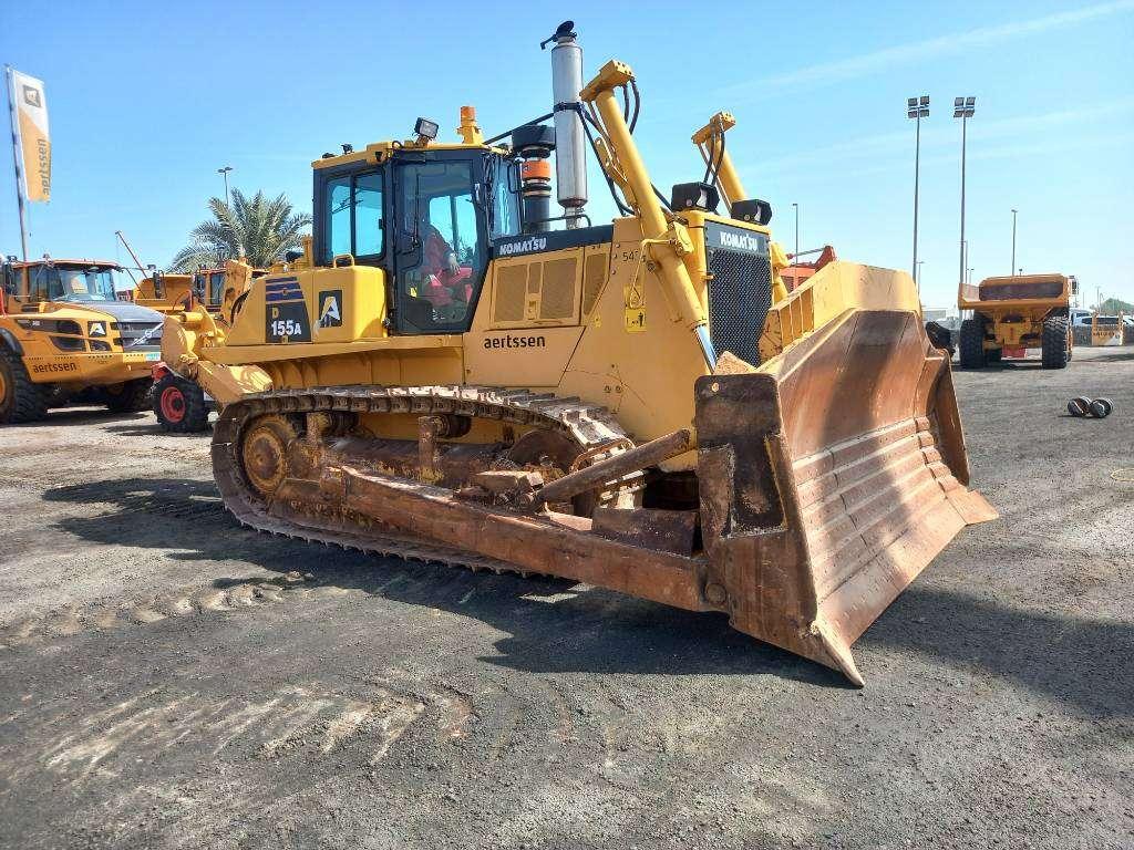 Komatsu D155A-6R (4pcs available for sale in Abu Dhabi) Photo 4