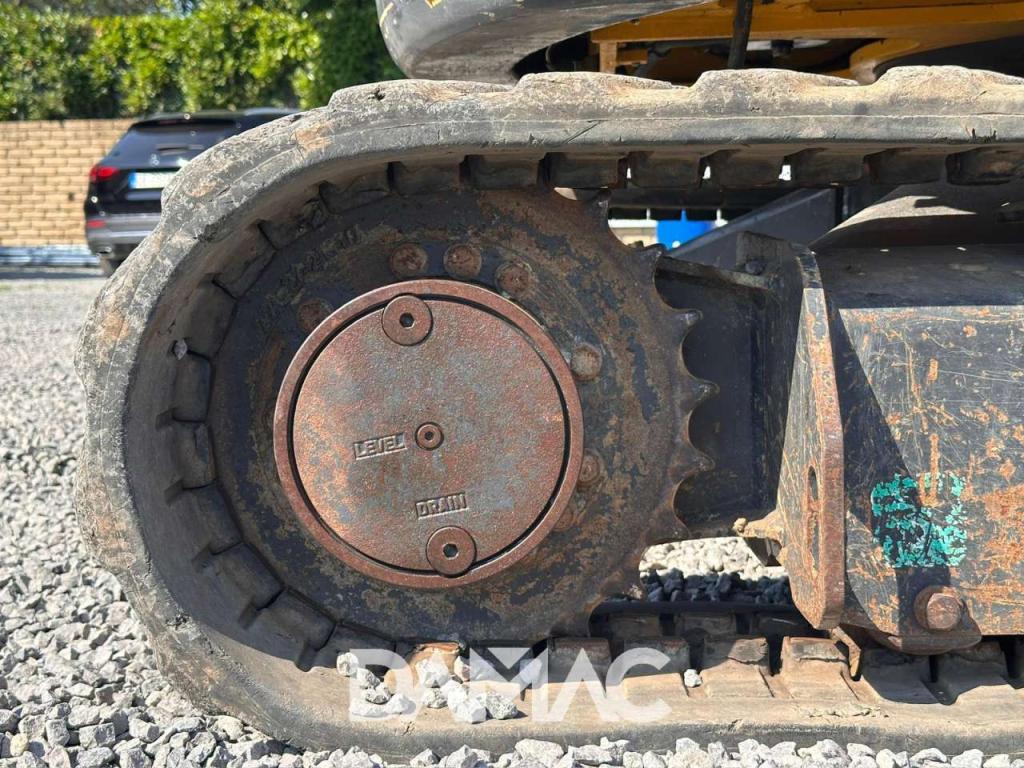 Komatsu PC26MR-3 Photo 24
