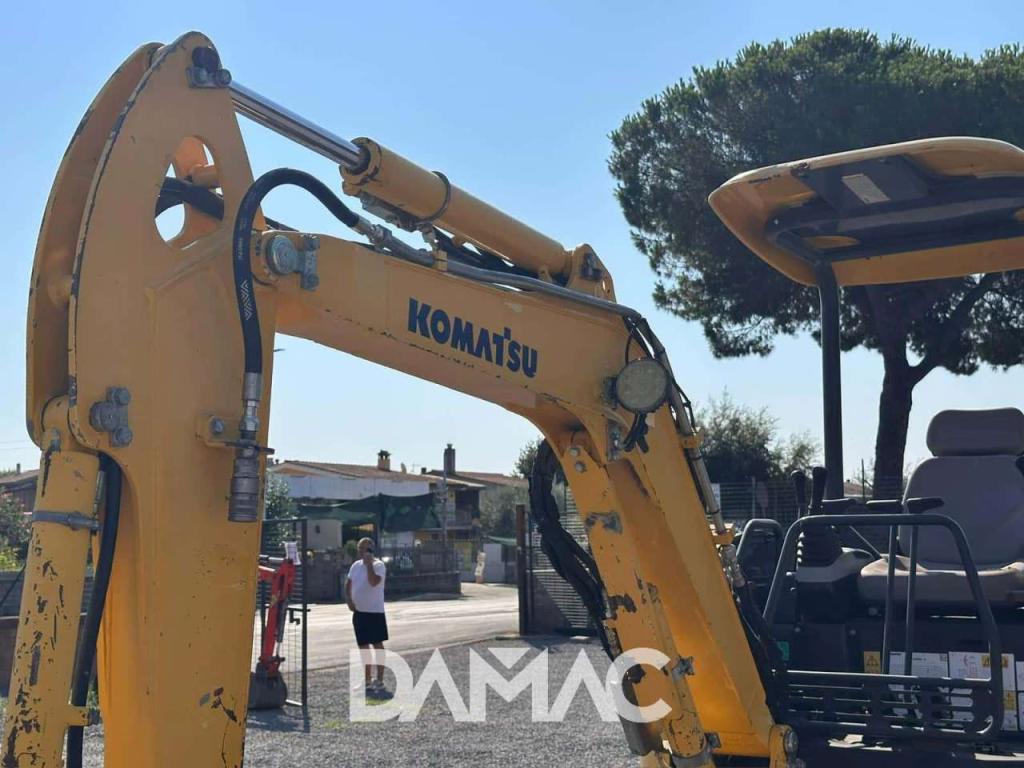 Komatsu PC26MR-3 Photo 8