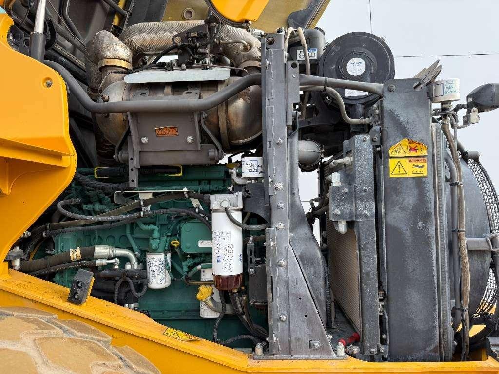 Volvo L60H - Backup Camera / Quick Coupler Photo 26