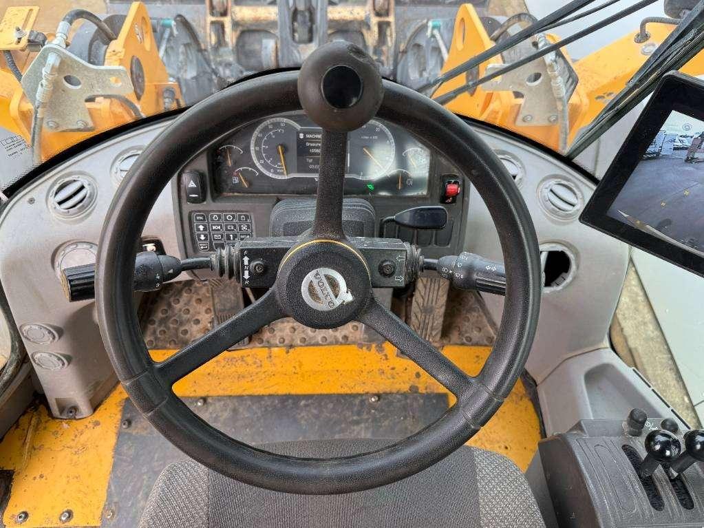Volvo L60H - Backup Camera / Quick Coupler Photo 9