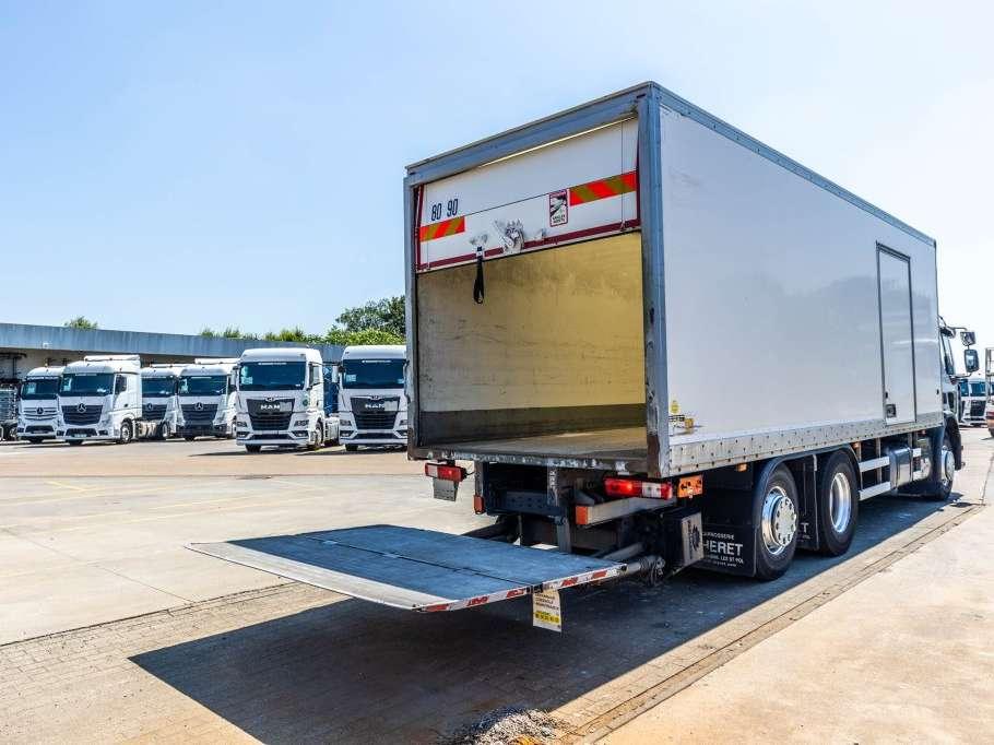 Renault D26.320-6x2+DHOLLANDIA 2T. Photo 9