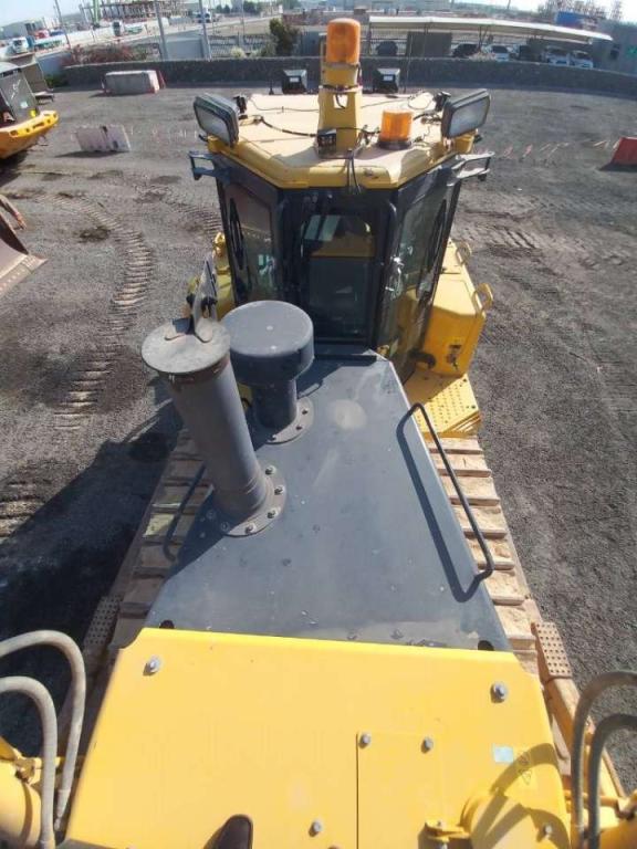 Komatsu D155A-6R (4pcs available for sale in Abu Dhabi) Photo 16