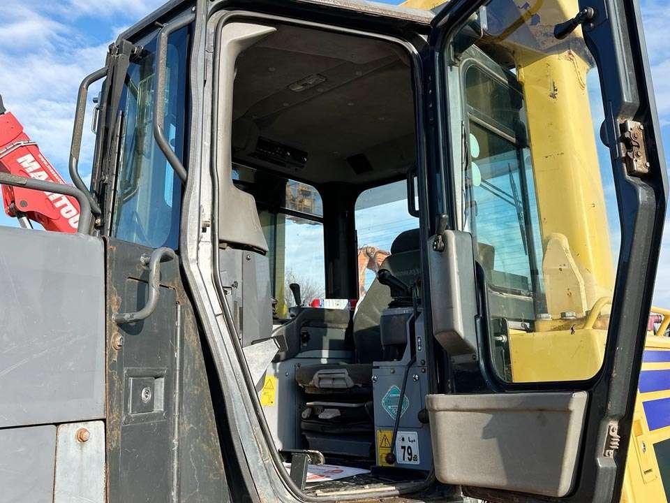 Komatsu D275AX Photo 11