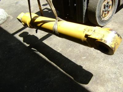 Arm cylinder (stick) for Caterpillar 320 B sold by PRV Ricambi Srl