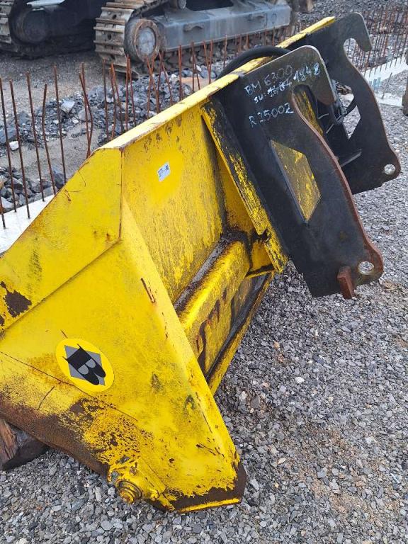 hook-on 2500 mm Embankment filling bucket Photo 5