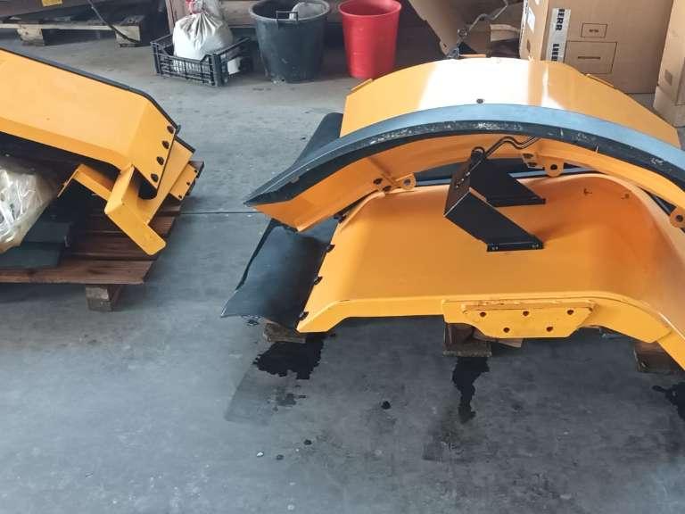 Mudguard for Hyundai HL 940 Photo 1