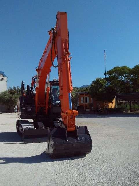Hitachi ZX135US-6 Photo 6