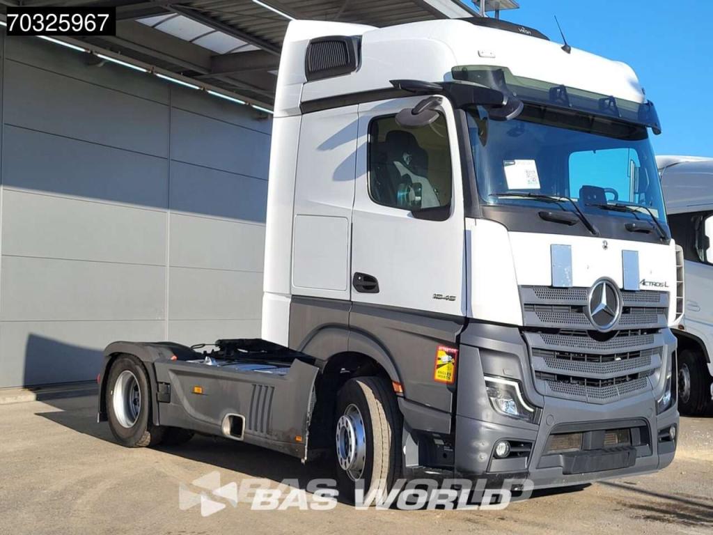 Mercedes-Benz Actros 1845 4X2 BigSpace Retarder 2x Tanks Standklima Navi Photo 8