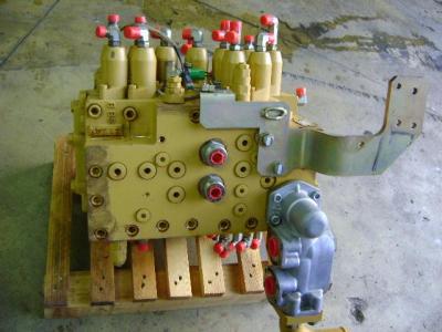 Hydraulic distributor for Caterpillar 315C sold by PRV Ricambi Srl