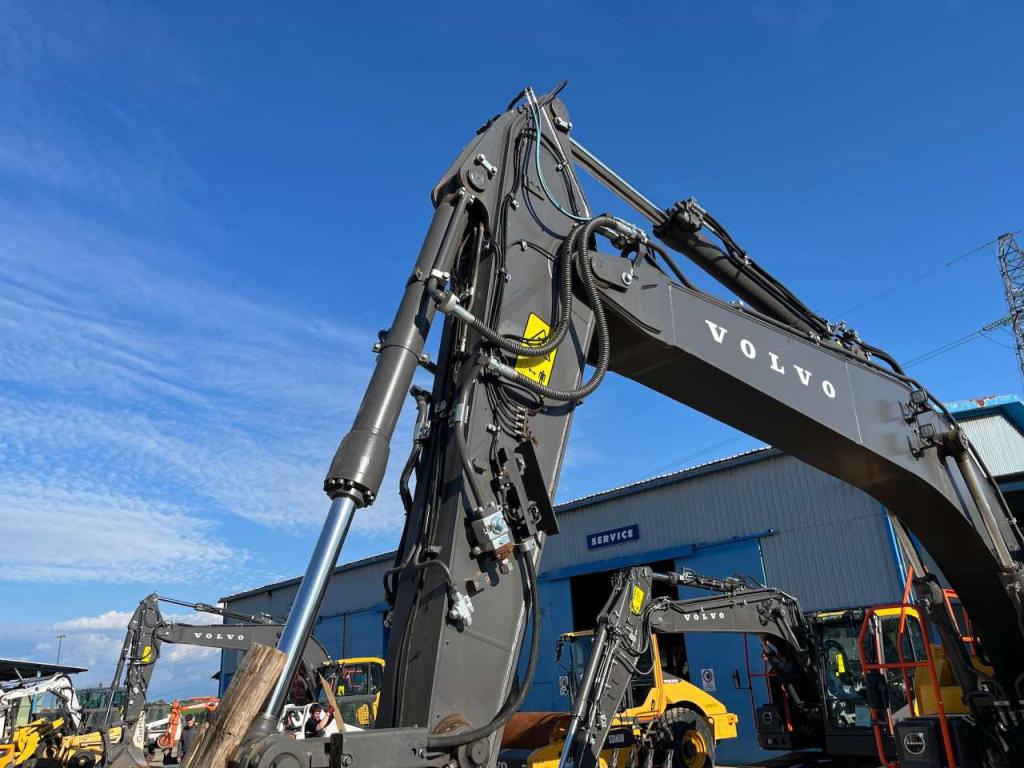 Volvo EC230FNL-5 Photo 5
