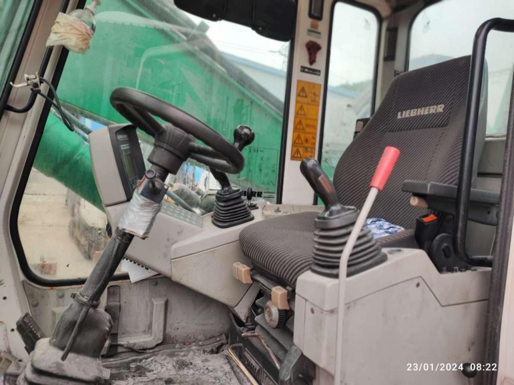 Liebherr A924B Photo 4