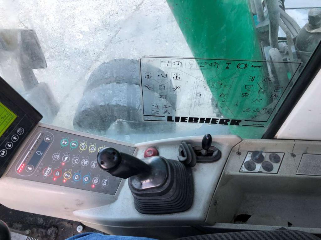 Liebherr A924B Photo 6