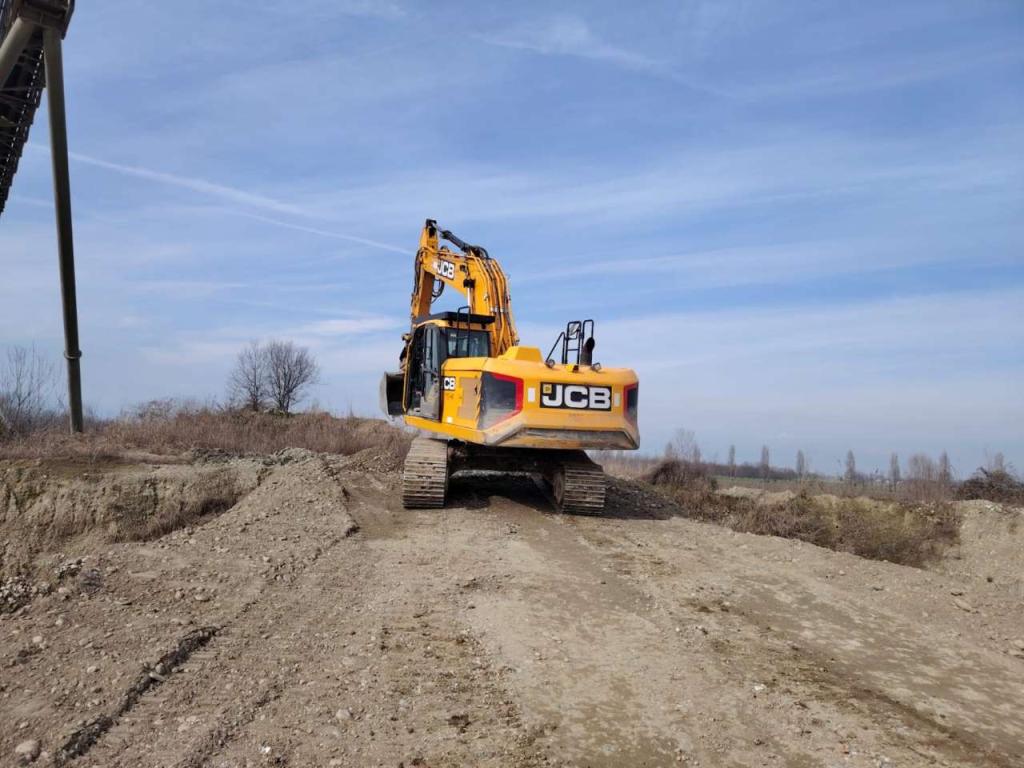 JCB 220X L4F Photo 2