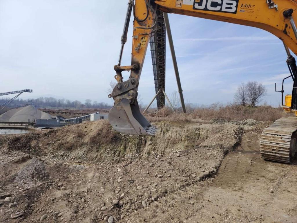 JCB 220X L4F Photo 8