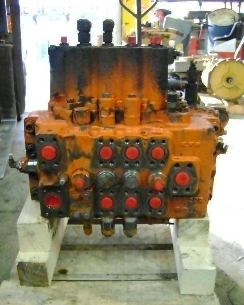 Hydraulic distributor for Fiat Hitachi FH 200.3 Photo 1