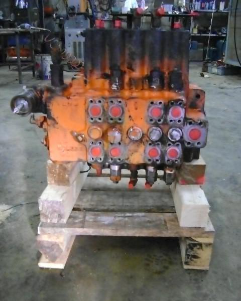 Hydraulic distributor for Fiat Hitachi FH 200.3 Photo 2