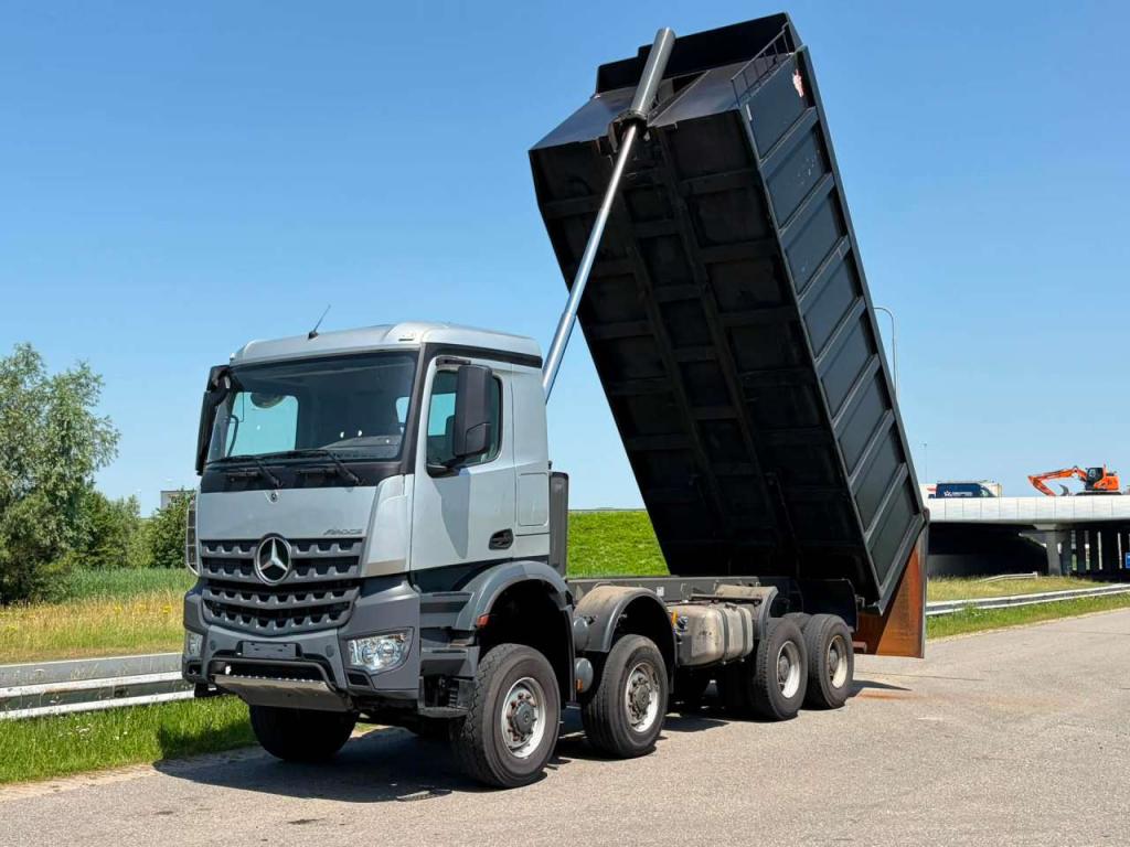 Mercedes-Benz Arocs 4848 8x8 tipper Photo 10