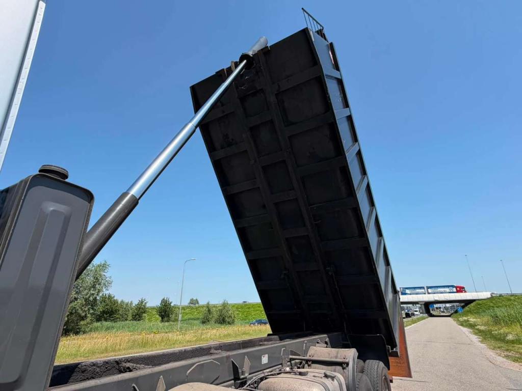 Mercedes-Benz Arocs 4848 8x8 tipper Photo 11