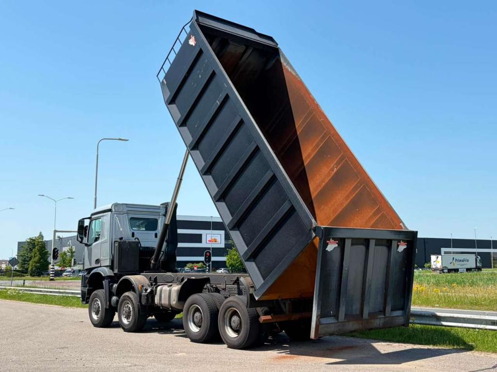 Mercedes-Benz Arocs 4848 8x8 tipper Photo 13