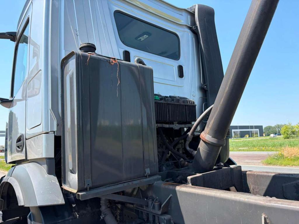 Mercedes-Benz Arocs 4848 8x8 tipper Photo 16