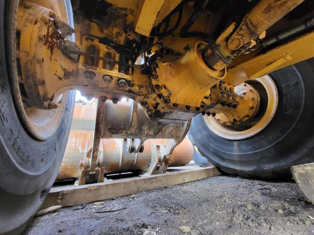 Volvo front axle VOE56005 for Volvo JL120H, JL120HZ, L110E... Photo 2