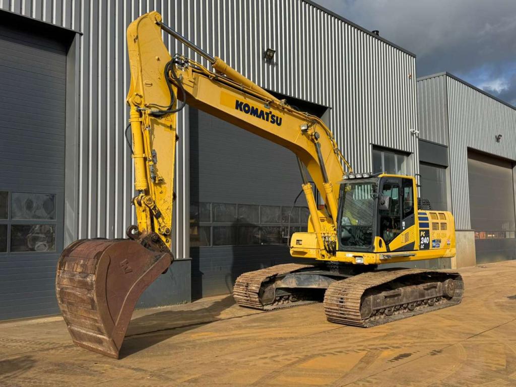 Komatsu PC240LC-10 Photo 2