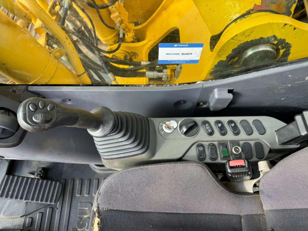 Komatsu PC240LC-10 Photo 21