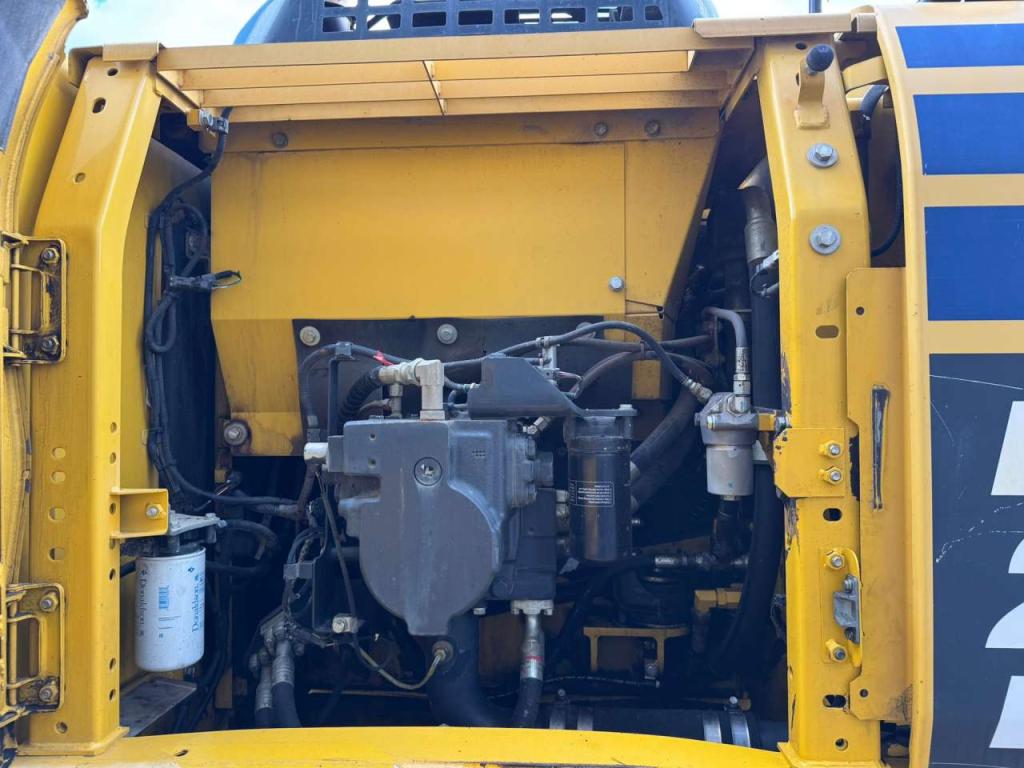 Komatsu PC240LC-10 Photo 27
