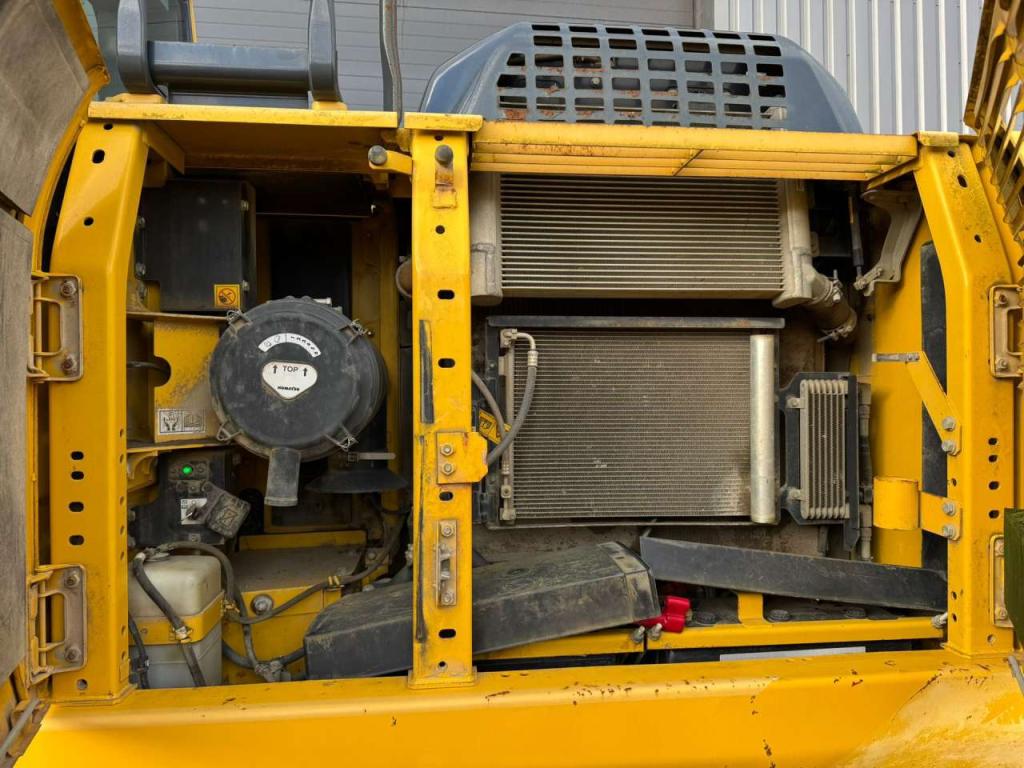 Komatsu PC240LC-10 Photo 28